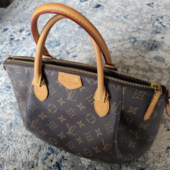 Louis Vuitton Turenne - Picture 2 of 6